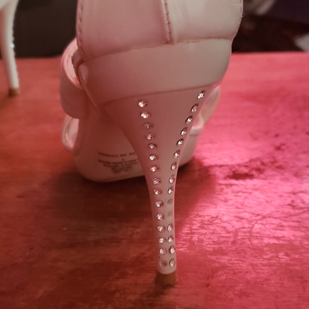 Heels - Picture 3 of 4